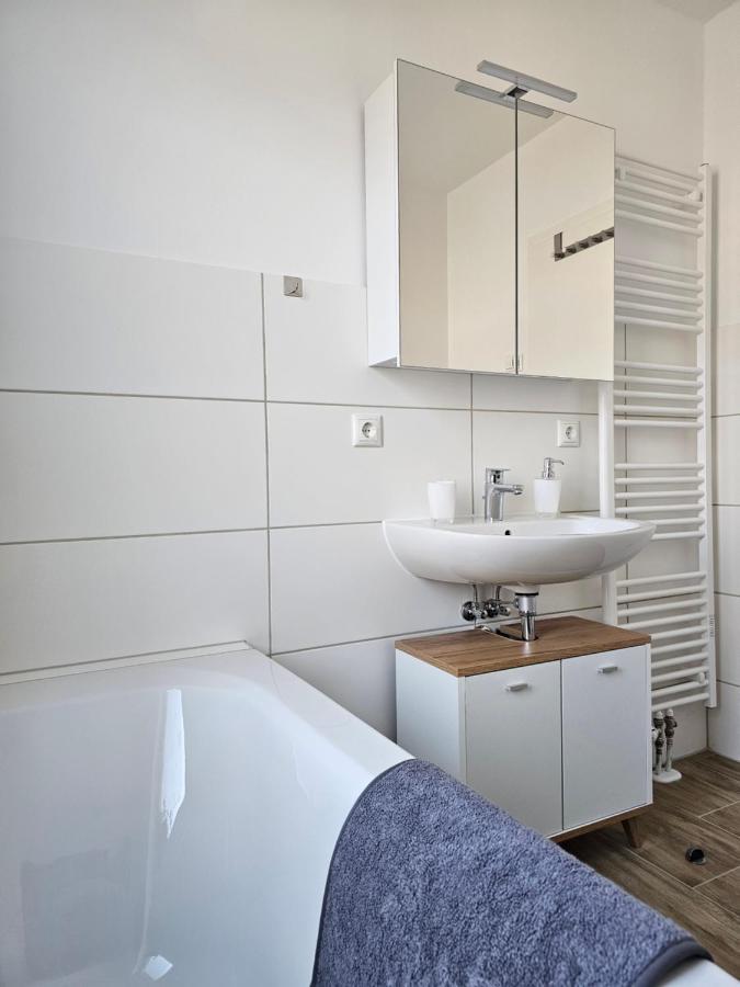 Schoene Grosse Ferienwohnung 79M2 Und 2 Baeder, Zentrumnah, 2Og Erfurt Buitenkant foto