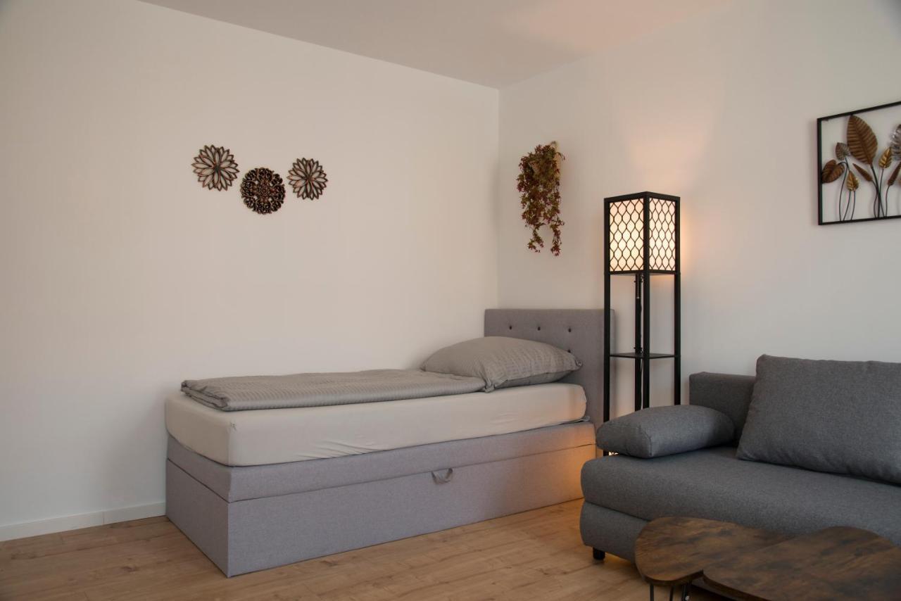 Schoene Grosse Ferienwohnung 79M2 Und 2 Baeder, Zentrumnah, 2Og Erfurt Buitenkant foto