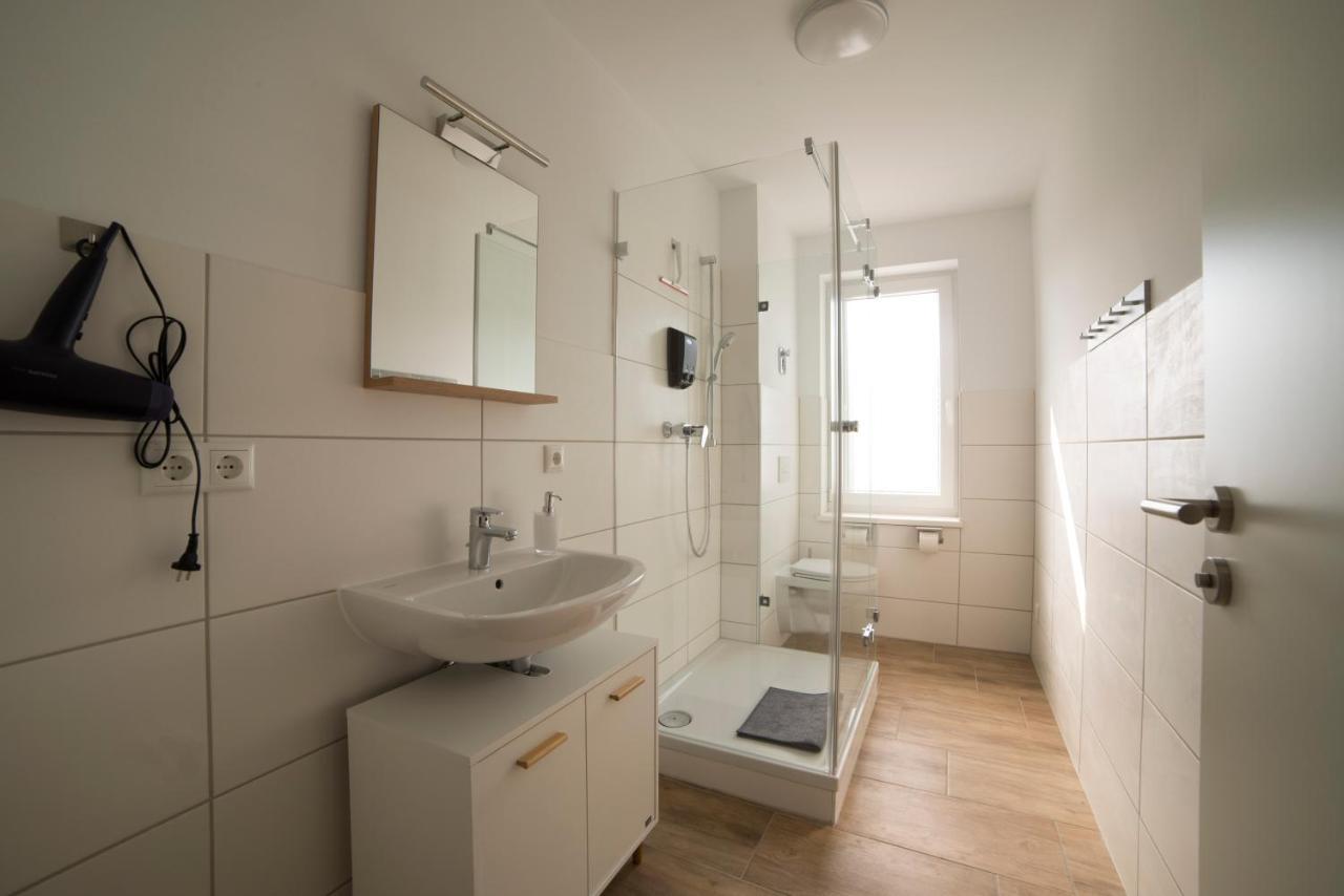 Schoene Grosse Ferienwohnung 79M2 Und 2 Baeder, Zentrumnah, 2Og Erfurt Buitenkant foto