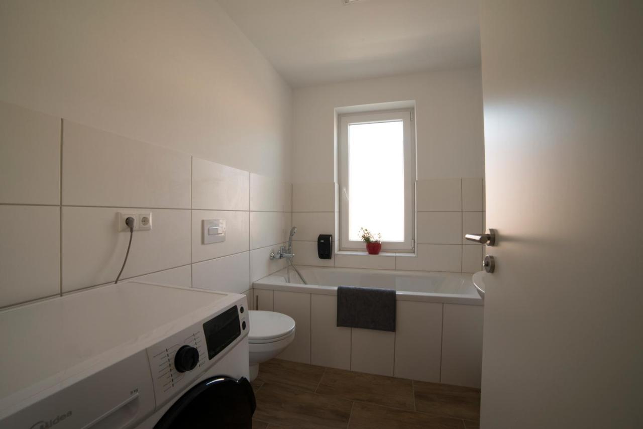Schoene Grosse Ferienwohnung 79M2 Und 2 Baeder, Zentrumnah, 2Og Erfurt Buitenkant foto