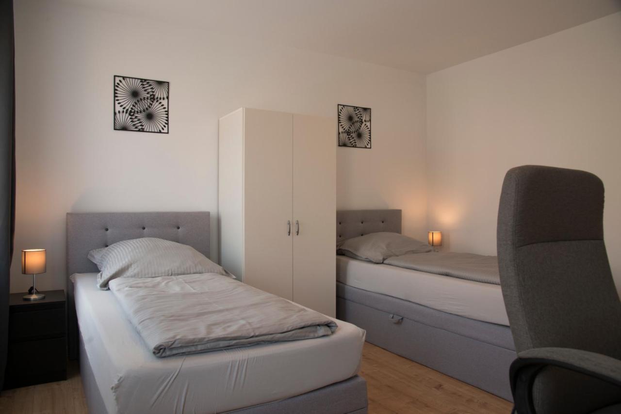 Schoene Grosse Ferienwohnung 79M2 Und 2 Baeder, Zentrumnah, 2Og Erfurt Buitenkant foto