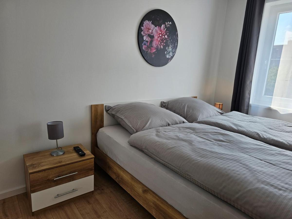 Schoene Grosse Ferienwohnung 79M2 Und 2 Baeder, Zentrumnah, 2Og Erfurt Buitenkant foto