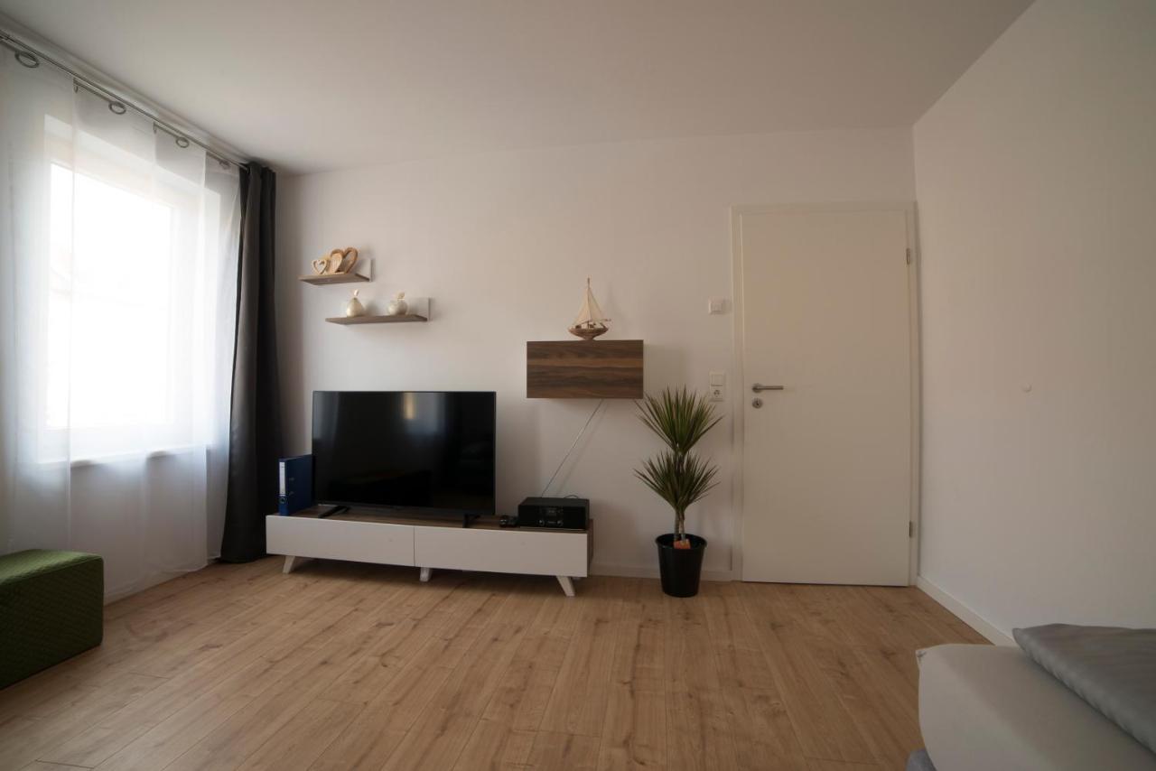 Schoene Grosse Ferienwohnung 79M2 Und 2 Baeder, Zentrumnah, 2Og Erfurt Buitenkant foto