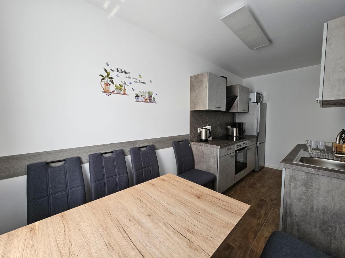 Schoene Grosse Ferienwohnung 79M2 Und 2 Baeder, Zentrumnah, 2Og Erfurt Buitenkant foto