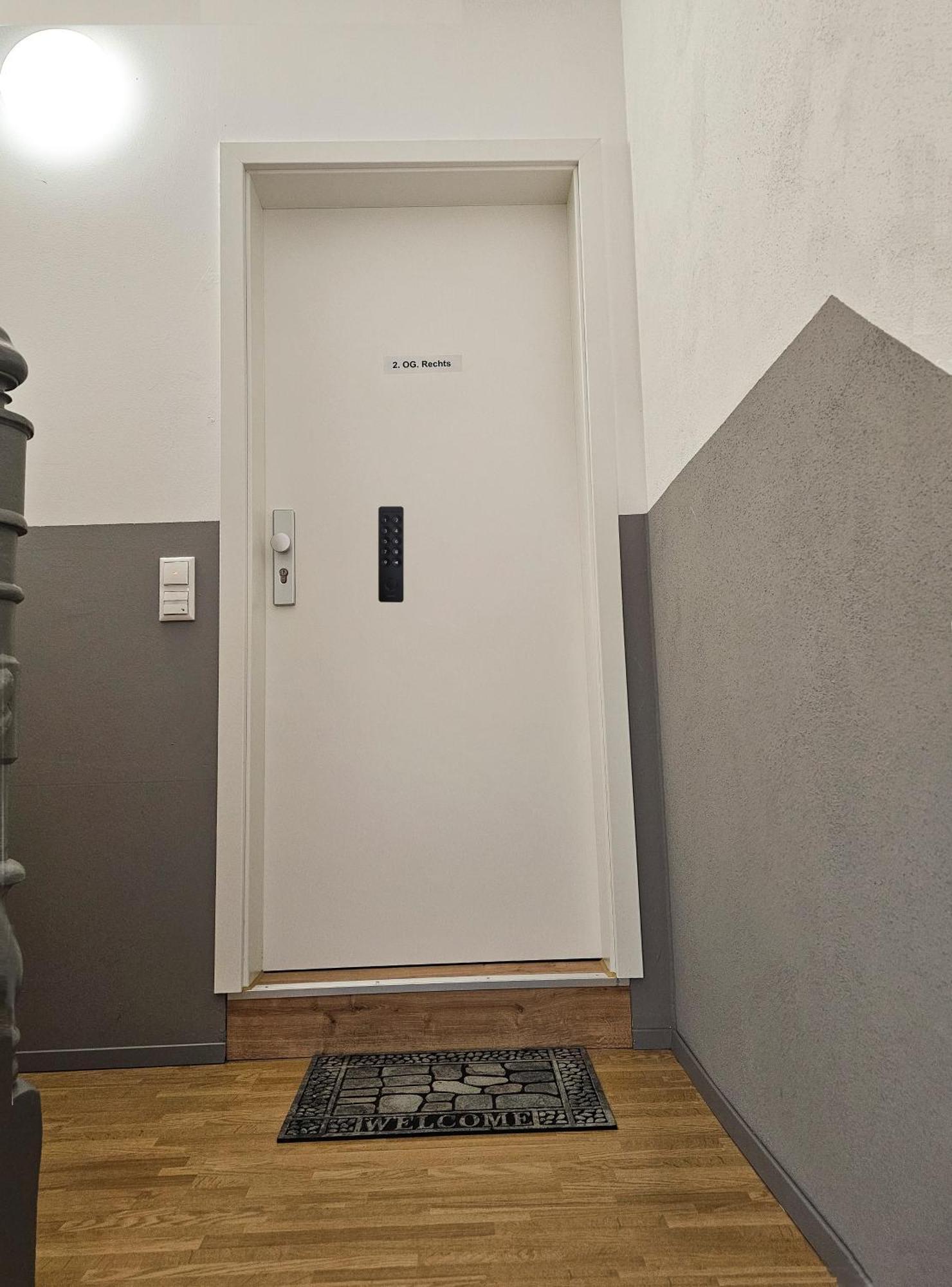 Schoene Grosse Ferienwohnung 79M2 Und 2 Baeder, Zentrumnah, 2Og Erfurt Buitenkant foto
